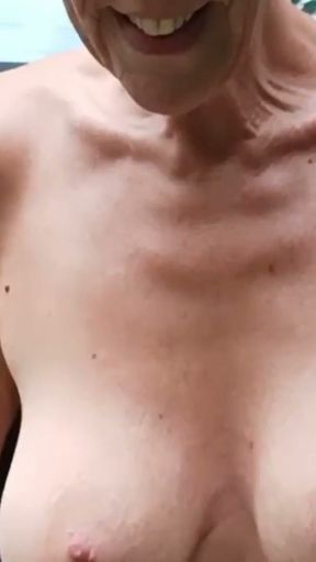 CoraBitch AO Fick am Stra&szlig;enrand   Clip 1