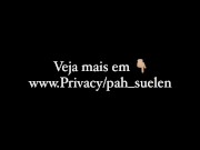 Olha a pah suelen brincando com o cuzinho dela!