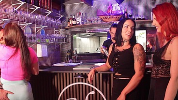 Suruba no meio da festa