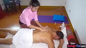 Amateur Massage Babe Gives Full Vip Service To Her Tourist Customer