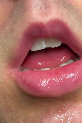 Khawal Egyptian Arabic lip fetish closeup whiteboy