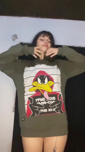 Amateur onlyfan shows off her tits