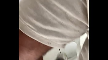 Putaria no banheiro p&uacute_blico na madruga.