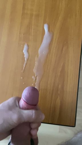 A Big Cumshot with a 15cm Cock Would Flood Your Mouth