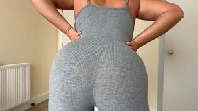 crotch fetish in yoga pants