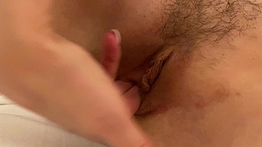 Busty milf Candy Alexa pleasure herself in the hotel room