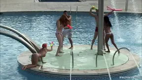 Group of chicks give blowjobs in the park for guy's cumshots