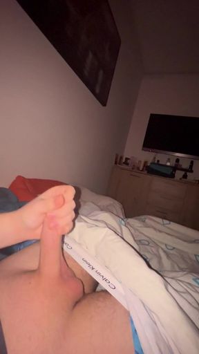 Gay Solo: Shaven Chubby Uncut Jerk & Cum