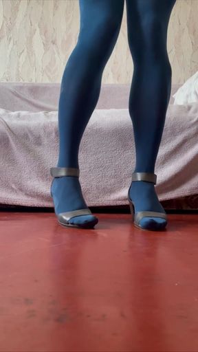 I love cumming through my pantyhose with vibrator