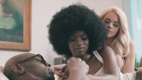 ”Ana Foxxx & Elsa Jean are having interracial threesome”