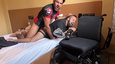 SEXO EXPLICITO E FOGOSO COM CADEIRANTE. FODA ESPECIAL E FETICHISTA