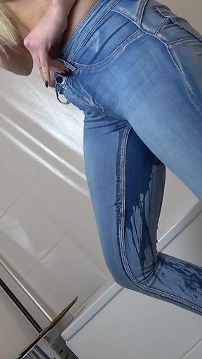 Wet and Happy Jeanspiss - Uncut!