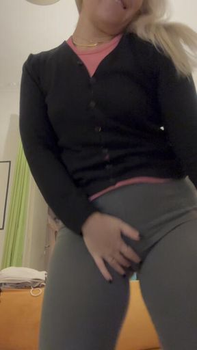 #Striptease #spanks #bigass #thicc #blonde #bendover #pussy #ass #landingstrip