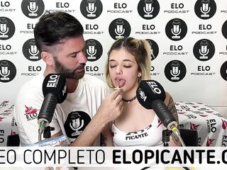 MILE GOMEZ MUESTRA LOS PEZONES EN EL CUARTO PICANTE