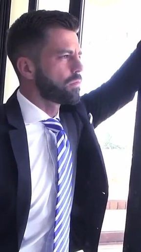MENATPLAY - Suited bearded Hector De Silva cums on his shoes