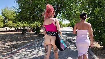 REBECA Y CRIS FLASHING EN PUBLICO