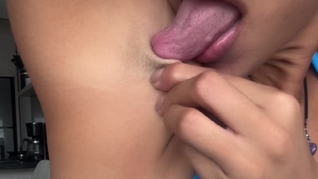 Cute model enjoys sucking and licking armpits -amateur couple- nysdel