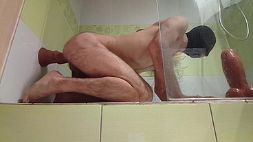 Énorme gode en levrette anal orgasm