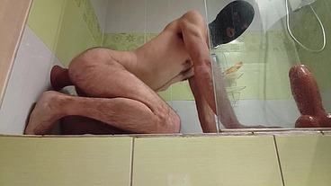 Énorme gode en levrette anal orgasm