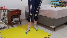 186 Ballbusting in socks