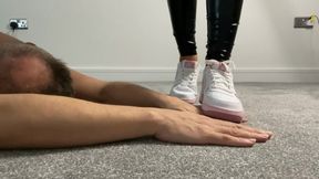 Hand trampling trainer clip