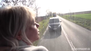 Rychly prachy - luxusní MILFka naprcana v linkovem autobusu