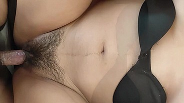 Follando a hermosa mexicana en misionero hace unos lindos quejidos o gemidos follada por su pareja cuando no hay nadie en casa para que no los puedan escuchas mientras la follan!!