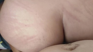Follando a hermosa mexicana en misionero hace unos lindos quejidos o gemidos follada por su pareja cuando no hay nadie en casa para que no los puedan escuchas mientras la follan!!