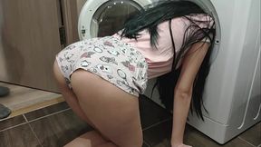 My step dad'_s friend filled my pussy when I got stuck. I'_ll probably get pregnant