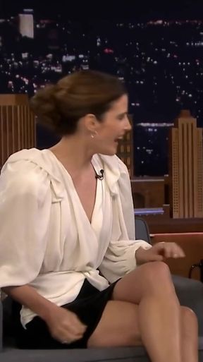 Cobie Smulders enjoys her thick thighs