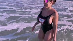 Chubby MILF fucks in the ass on vacation