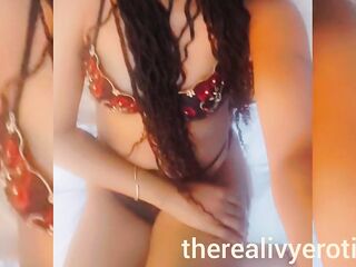 Hot babe IVY blowing kisses in sexy lingerie/THEREALIVYEROTIKA