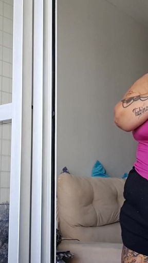 BBW Fumando E Mostrando Os Peitoes