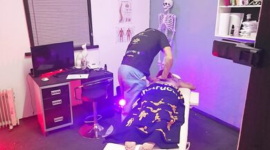 British redhead gets her tattooed body wrecked by a massage master