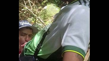 EL MARIDO DE MI VECINA ME FOLLA MIENTRAS FUMA