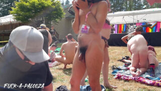 Pesta seks lesbian panas: Gadis-gadis Amerika menikmati jilat zakar, bermain dildo dan seks berkumpulan dubur kasar