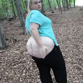 Young chubby girl with nice curves sucks and fucks boyfriend in the forest