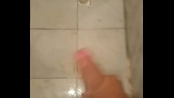 Novinho Batendo uma punheta