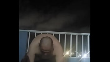 Fag on the balcony
