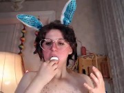 Camgirl with big ass sits on cake live