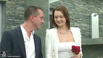 Emily Thorne fucks her man&#039_s fat dick