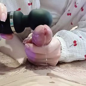 girlfriend extracts sperm using a new vibrator