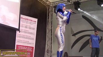 Lesbian pornstars threesome on stage