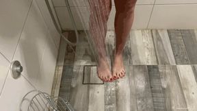 WASHING OUR MUDDY DIRTY FEET - MP4 HD