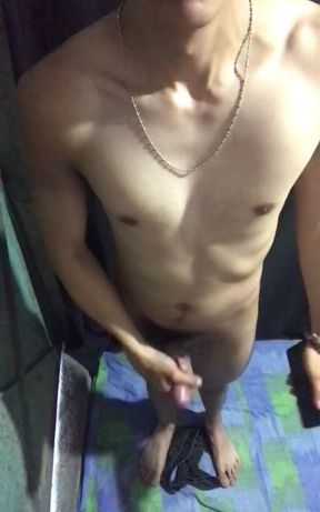 Young Man Masturbates Rich for You