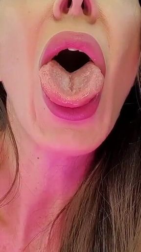 Giant Girl Wants to Eats You