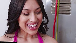 NAUGHTY AMERICA Fitness instructor Alexa Chains works out her client's big cock muscle