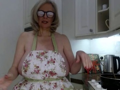 This large amateur cam girl has some very big boobs