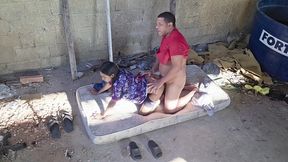 sapatao fode escondido com padrasto.