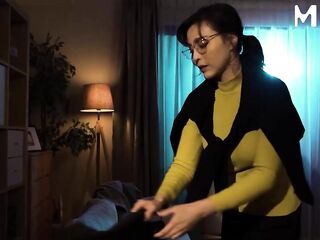 ModelMedia Asia - Let the hot and warm-hearted mother I'd like to fuck Zhong Wanbing take fine care of your jock